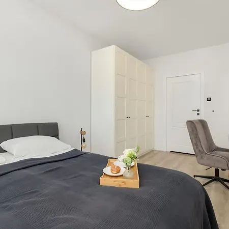 Klimatyzowany Apartament Z Parkingiem By Rent Like